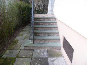 escalier maison abîmé